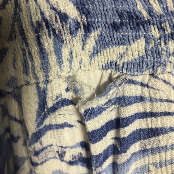 Fate women’s blue and white mini dress with leaves pattern V-neck‎ size small - Picture 13 of 14